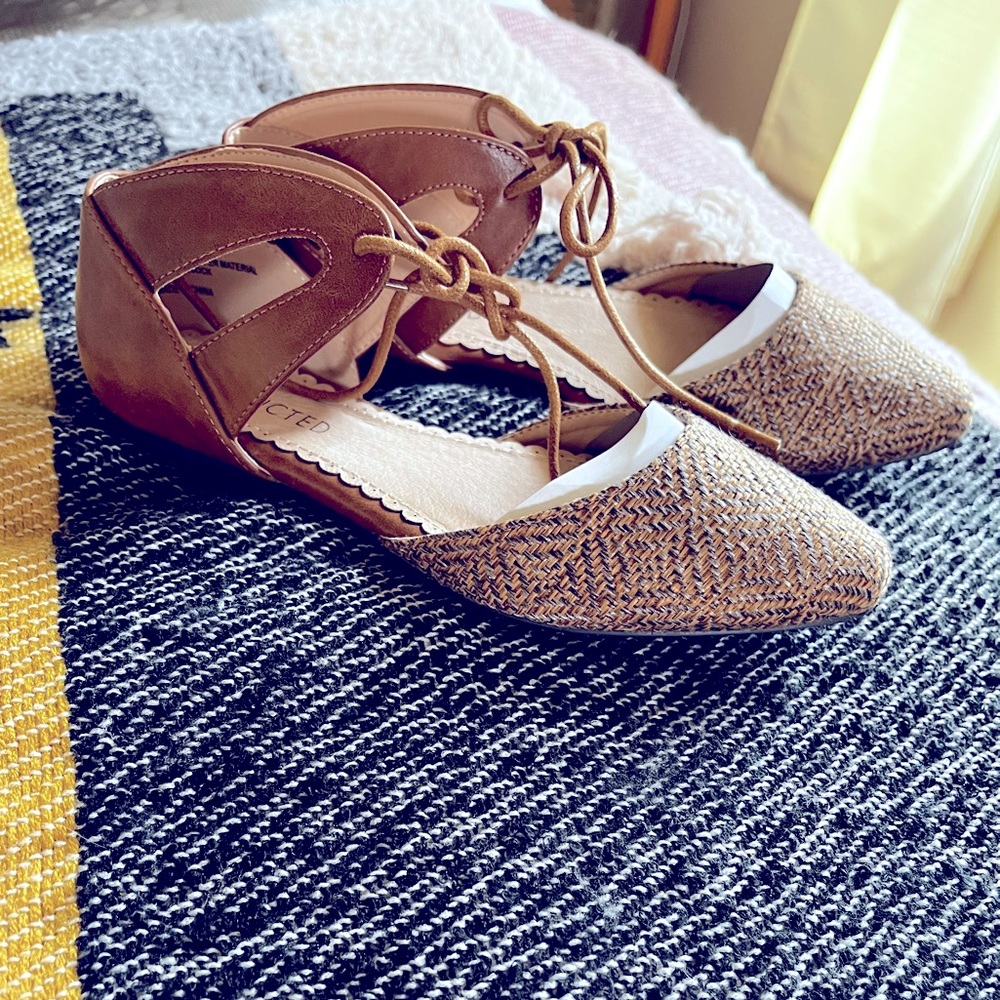 Brand New Restricted Women’s Flats w/real leather upper, women’s shoe US 7